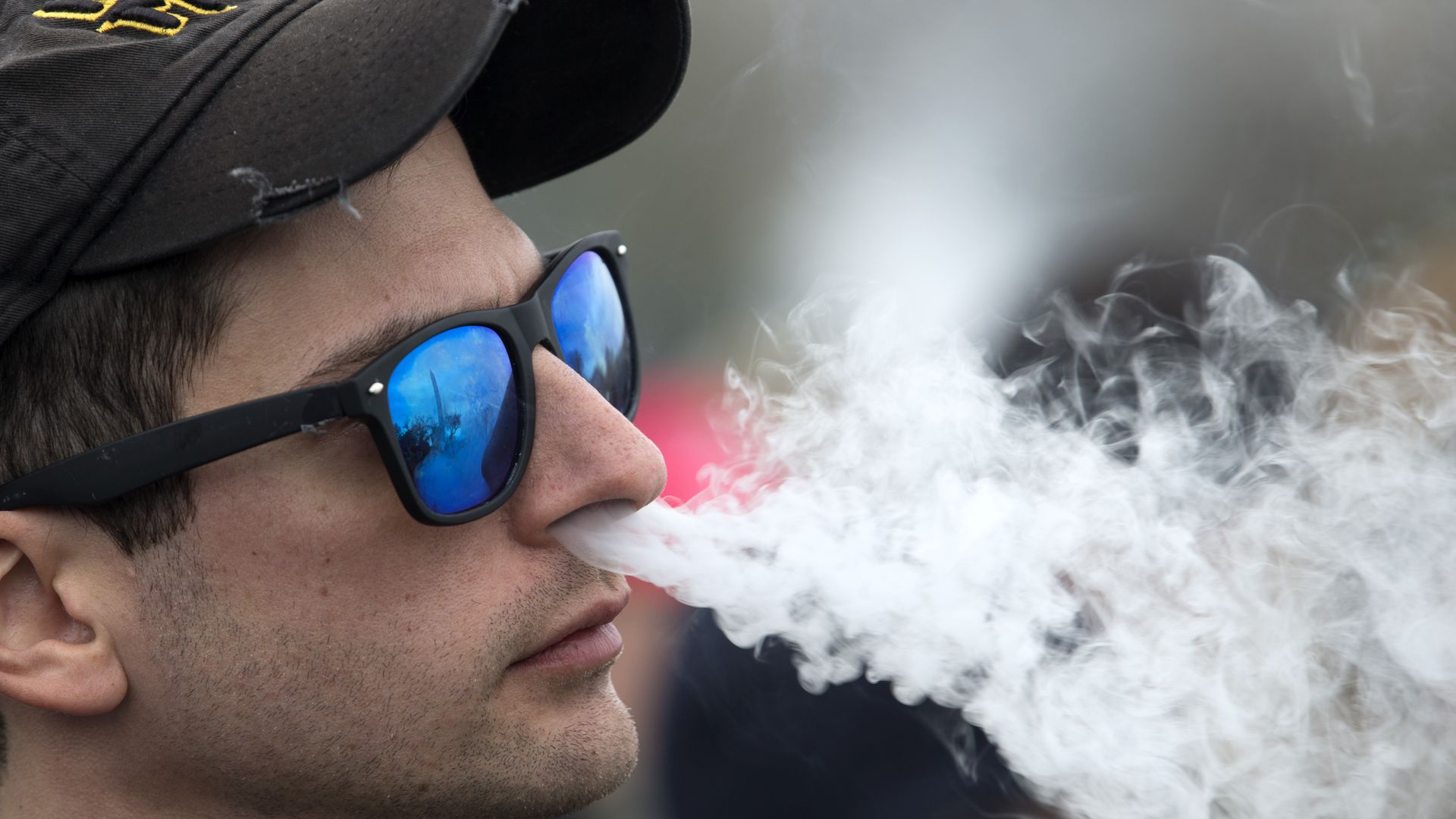 American Medical Association calls for ban on vaping products