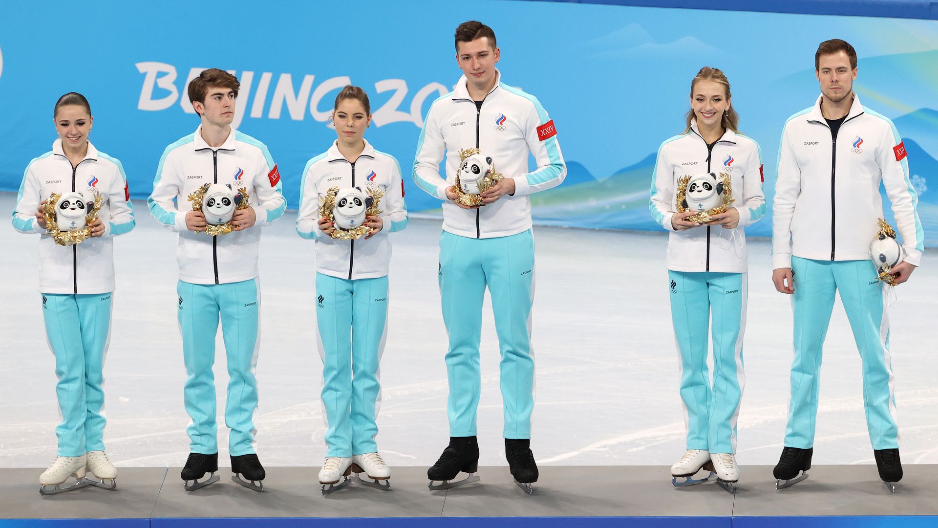 Russia's gold Olympic figure skating team gold medalists at the Beijing flower ceremony on Monday.
