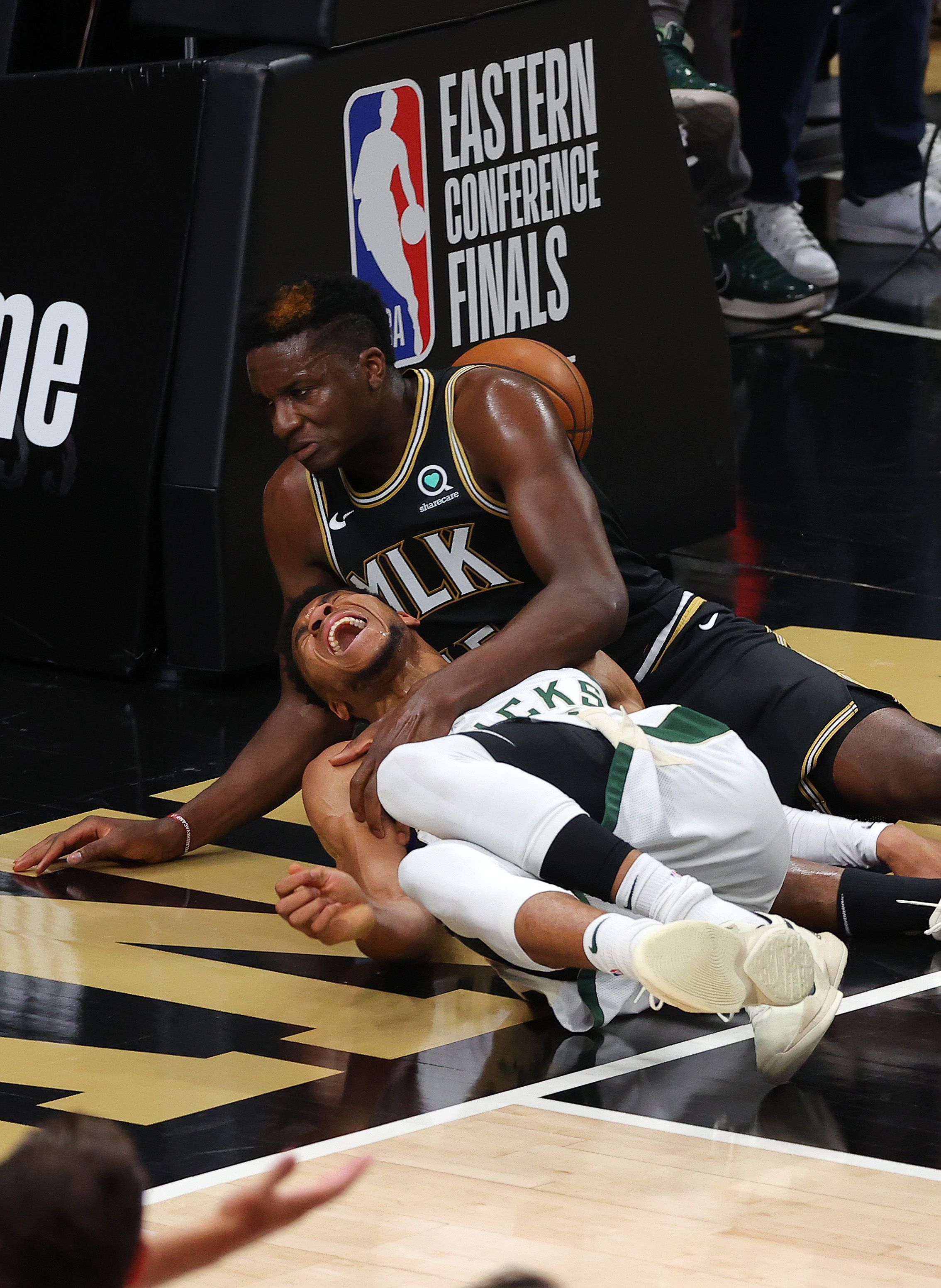 Giannis in pain