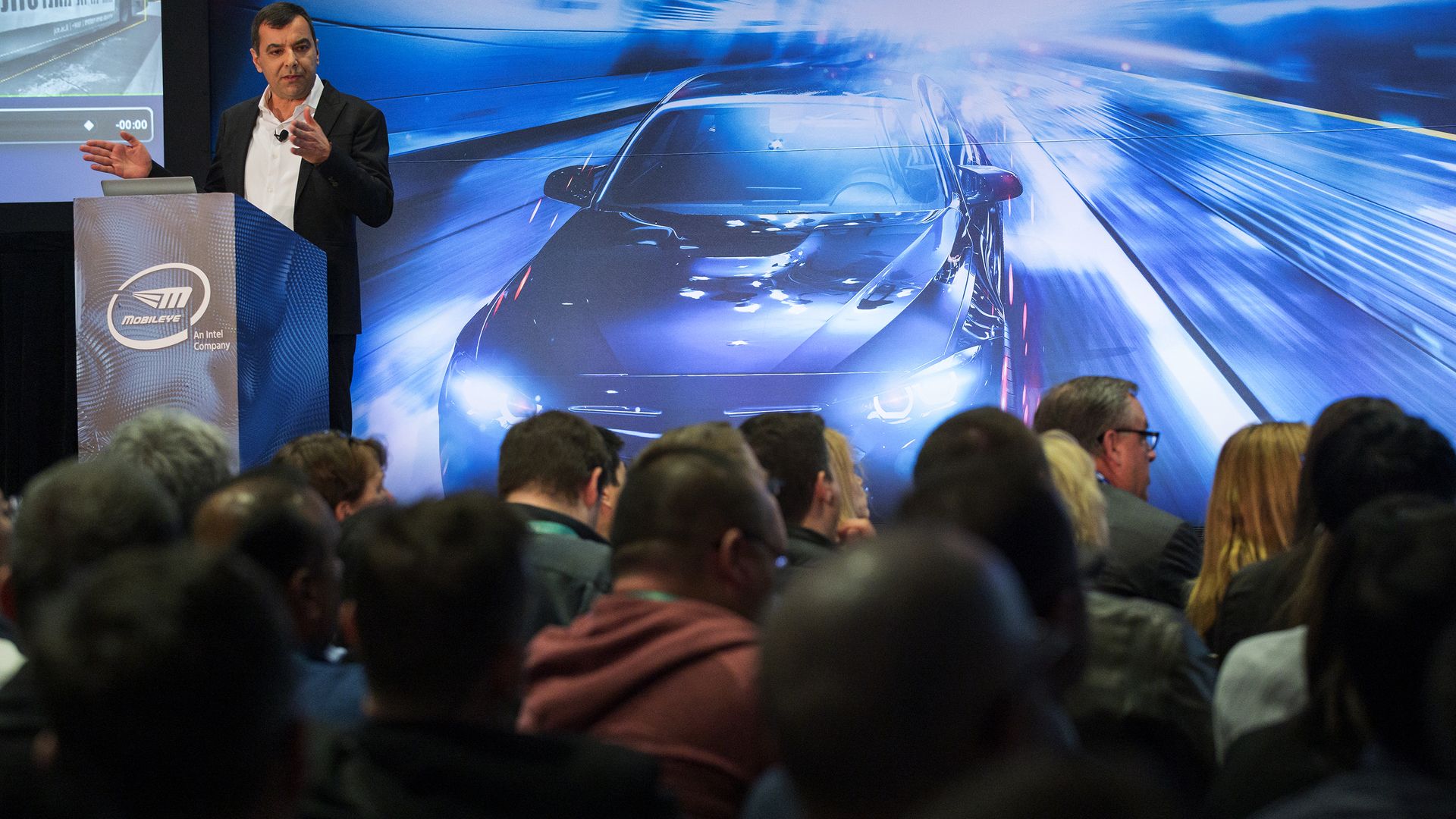 Image of Mobileye CEO Amnon Shashua speaking at CES