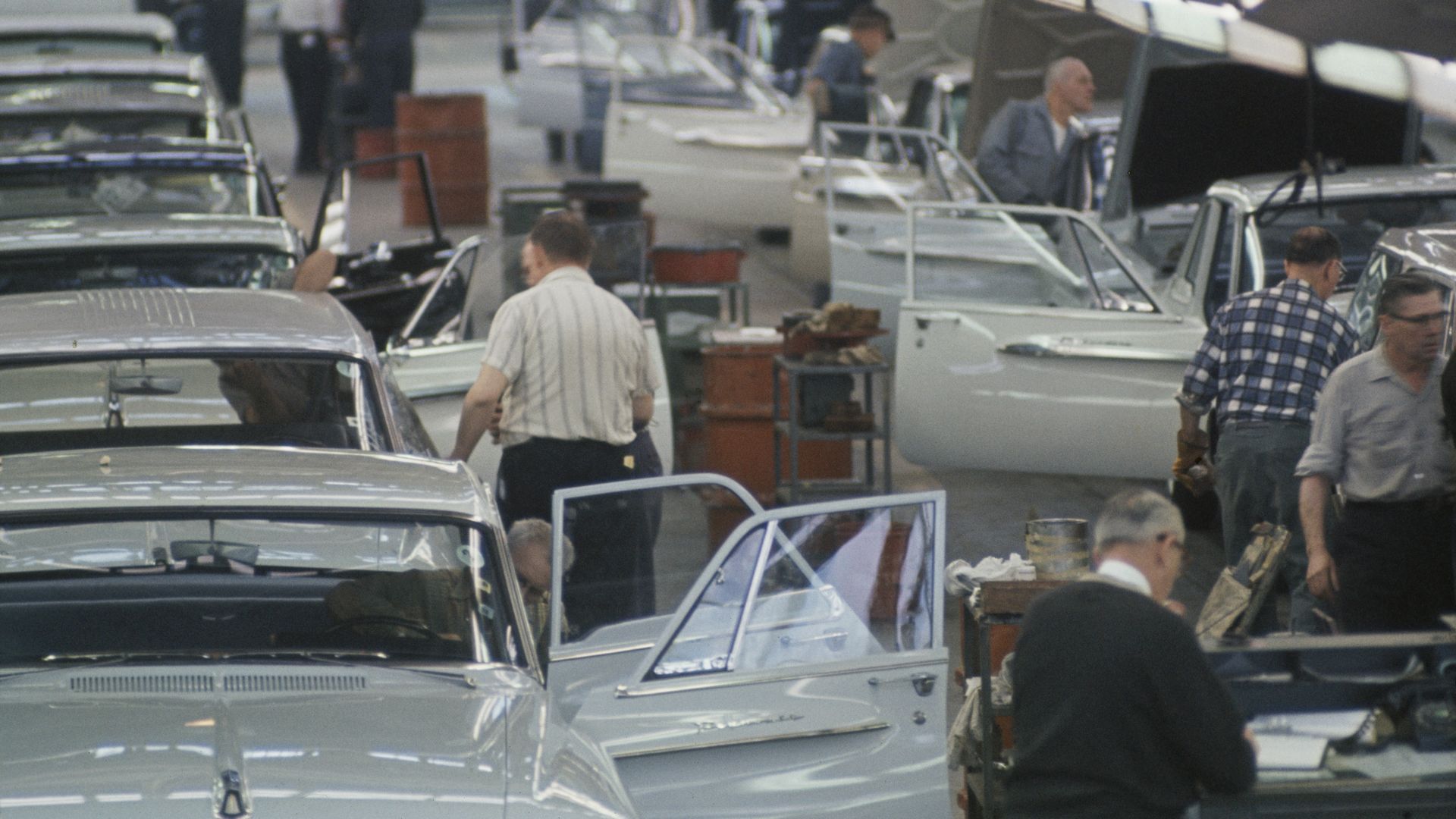 a Plymouth assembly line in 1962