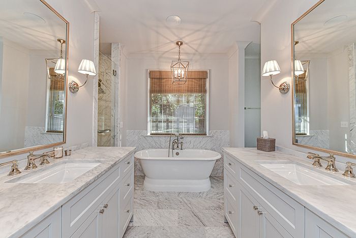 2001 Sherwood Ave. primary bathroom