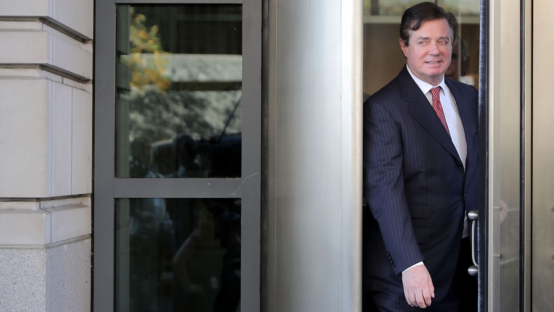 Paul Manafort leaving court