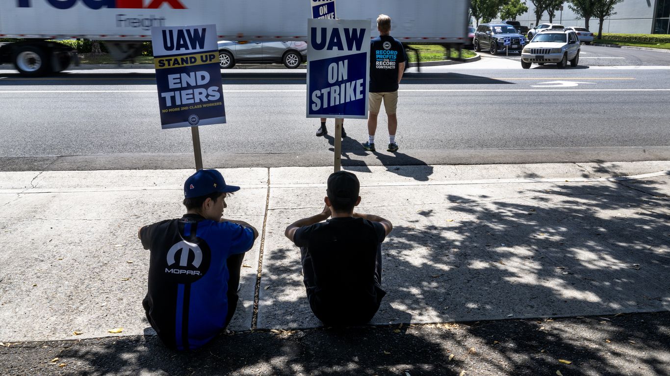 UAW strike updates: Biden to join auto workers and picket against Ford ...