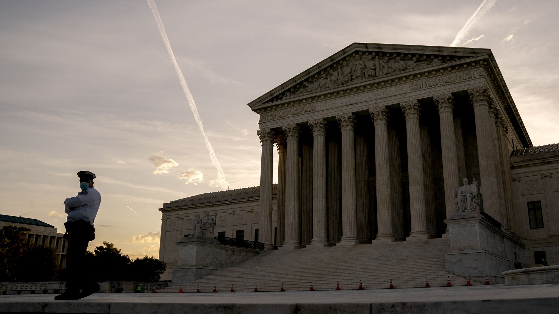 A police officer stands in front of the U.S. Supreme Court