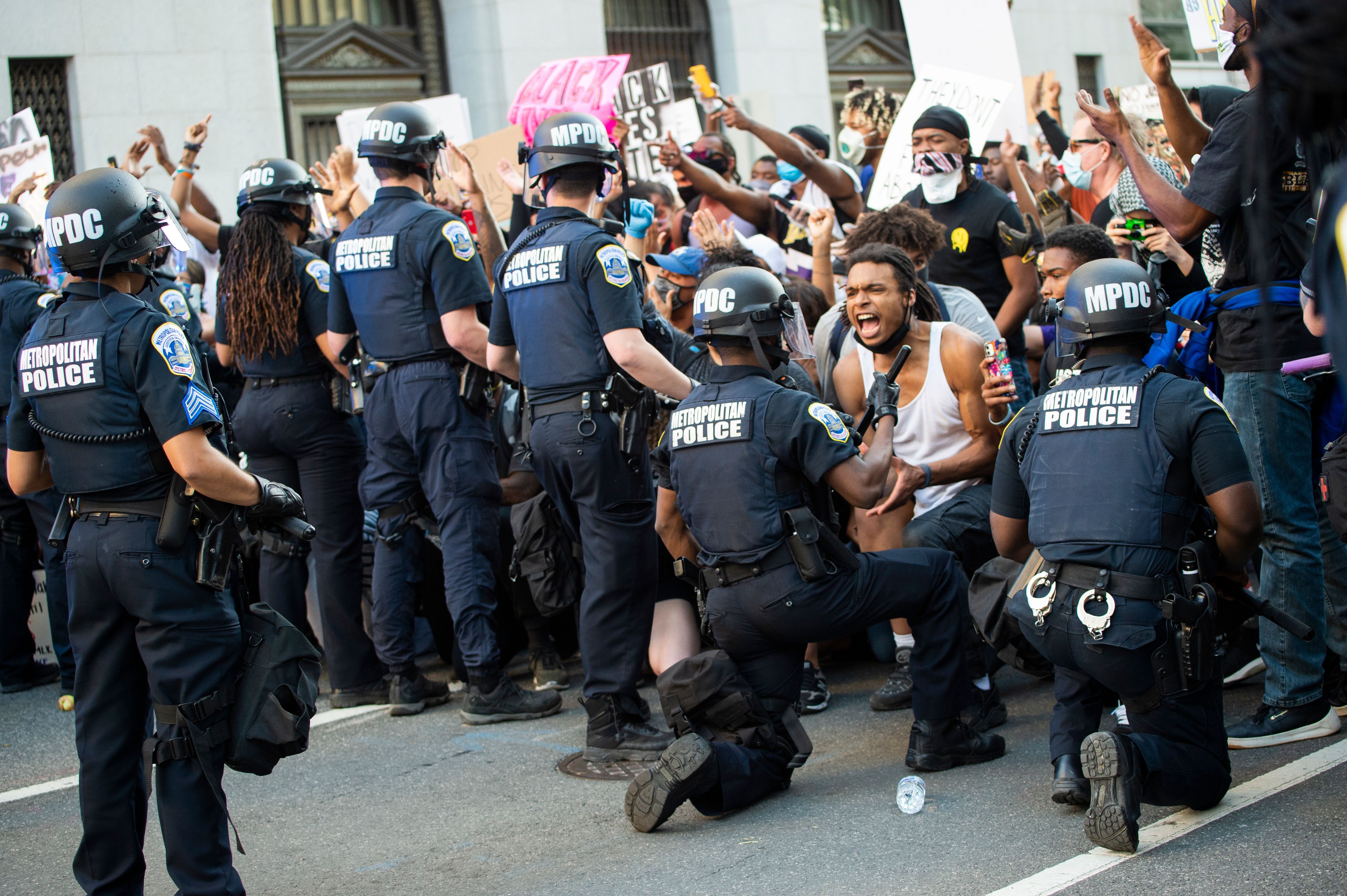 Police Kneel With Protesters Sheriff Marches In U S Demonstrations Photos Axios