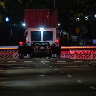 Man arrested after crashing into White House security gate: Secret Service