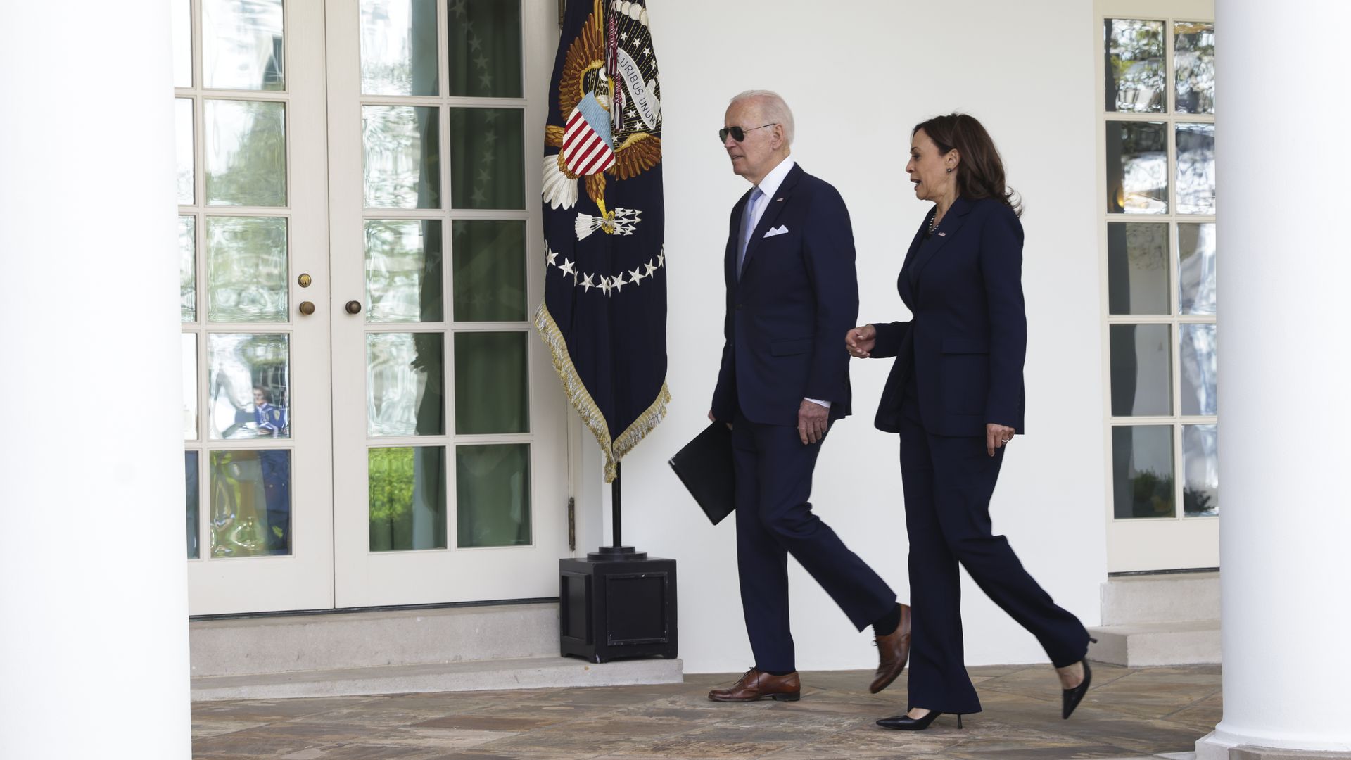  President Joe Biden and Vice President Kamala Harris walk back to the Oval Office after delivering remarks