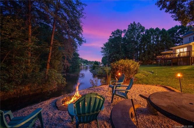 136 Pebble Brook Lane-