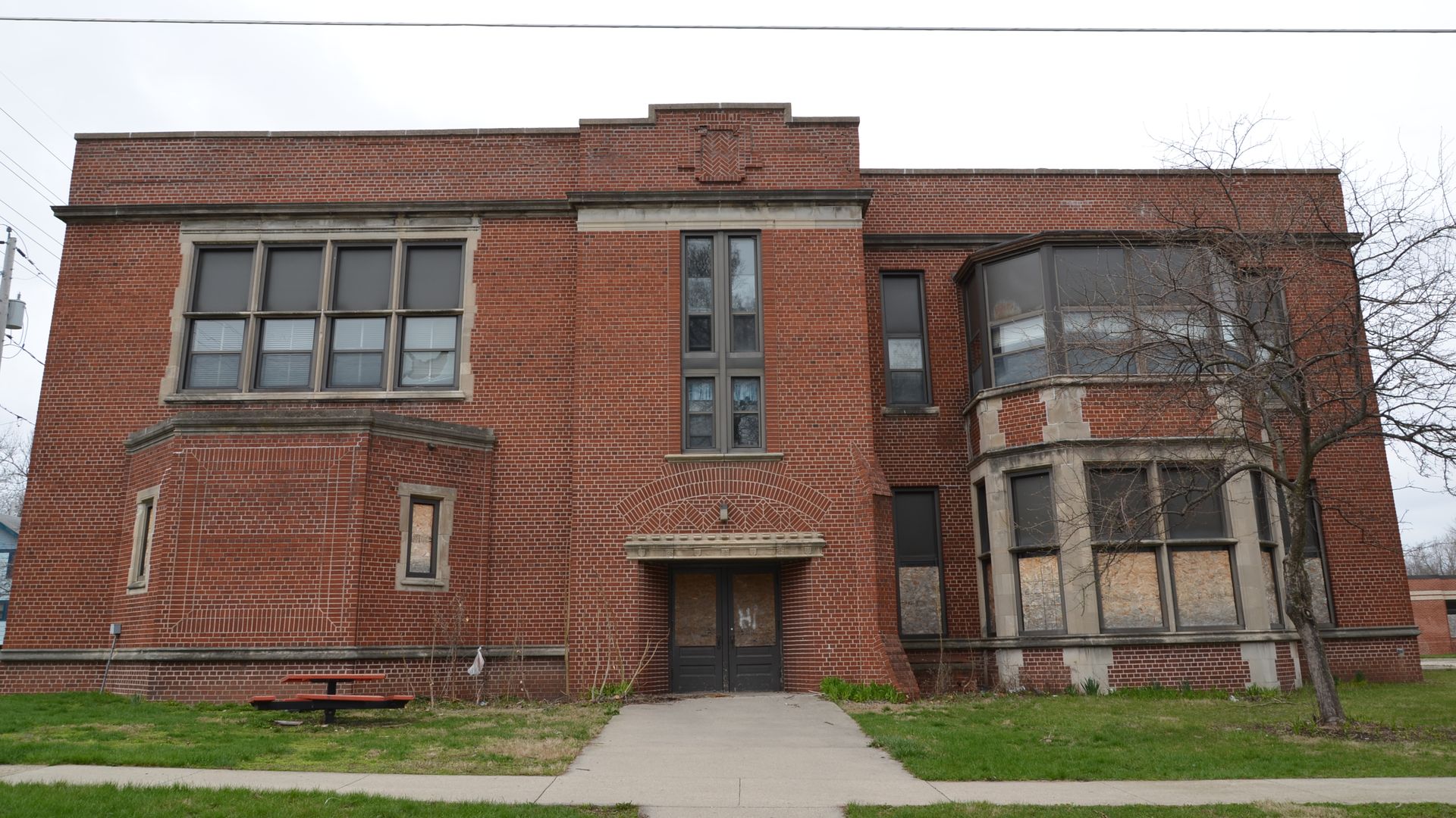 A photo of the former Wallace Elementary in Des Moines.