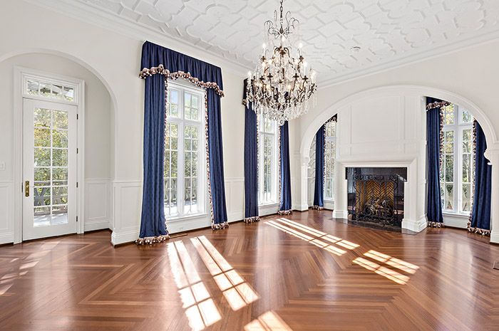 2019 Craigmore Drive living room