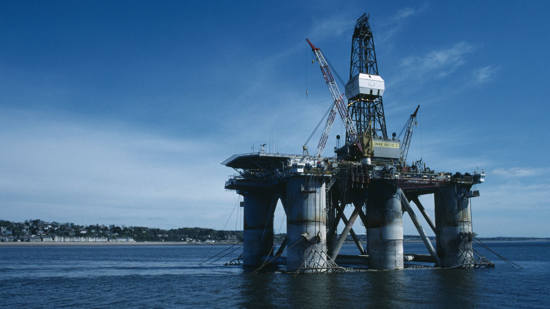 Semi submersible oil rig