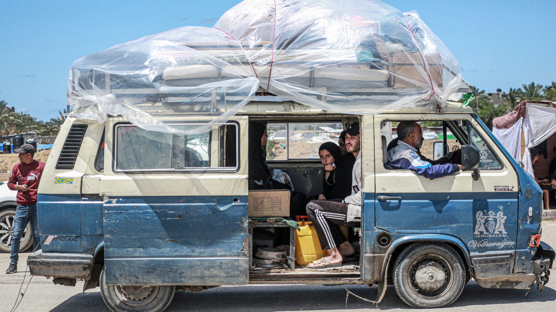Displaced Palestinians who left with their belongings from Rafah in the southern Gaza Strip following an evacuation order by the Israeli army, arrive to Khan Yunis on May 6, 2024, 