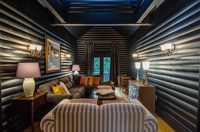 10450 Brief Rd sitting area