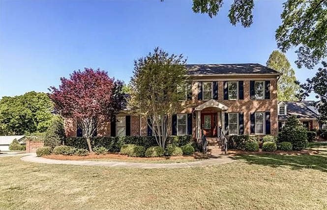 8525 Fairview Rd front