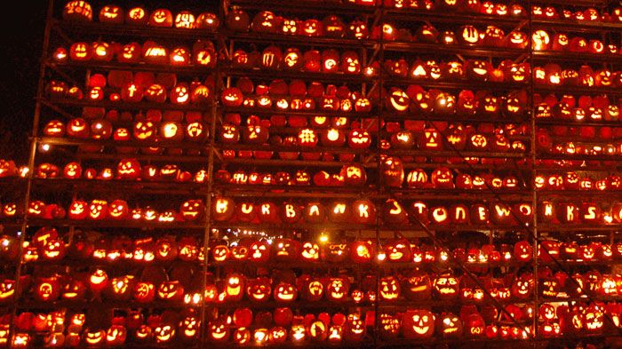 pumpkin-wall-lit