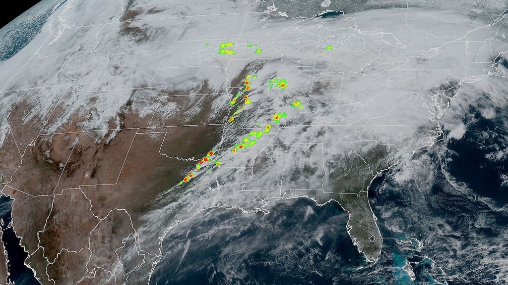 "High risk" weather outbreak with violent tornadoes hammers central U.S.