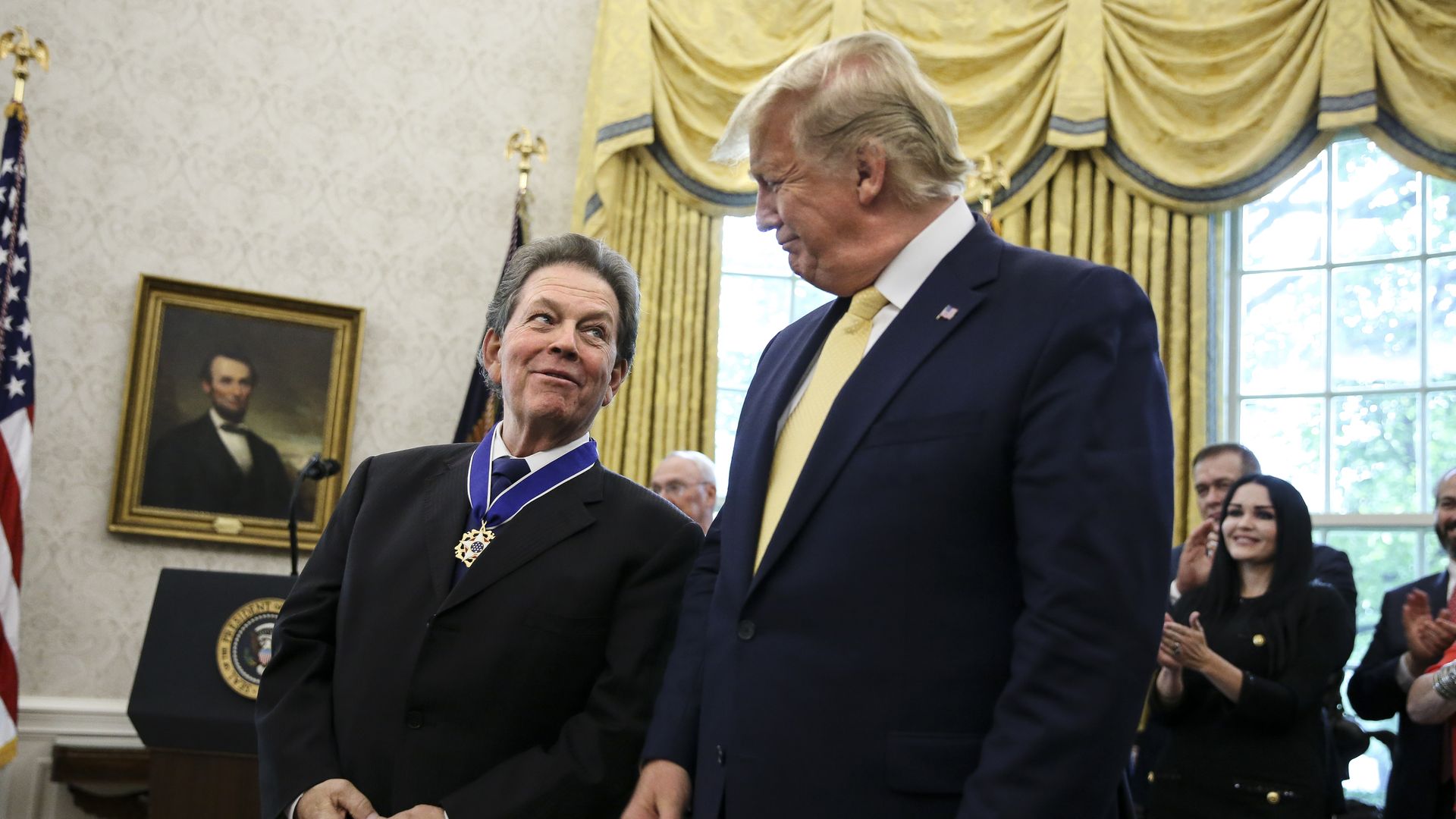 laffer and trump in the oval office