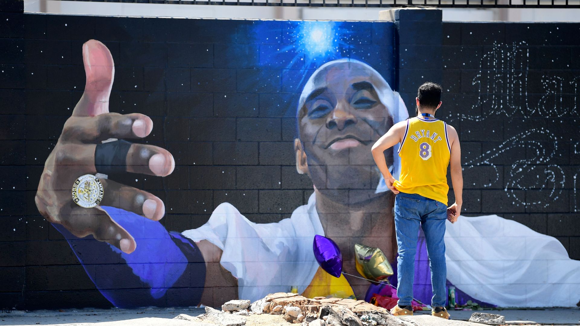 Kobe Bryant mural