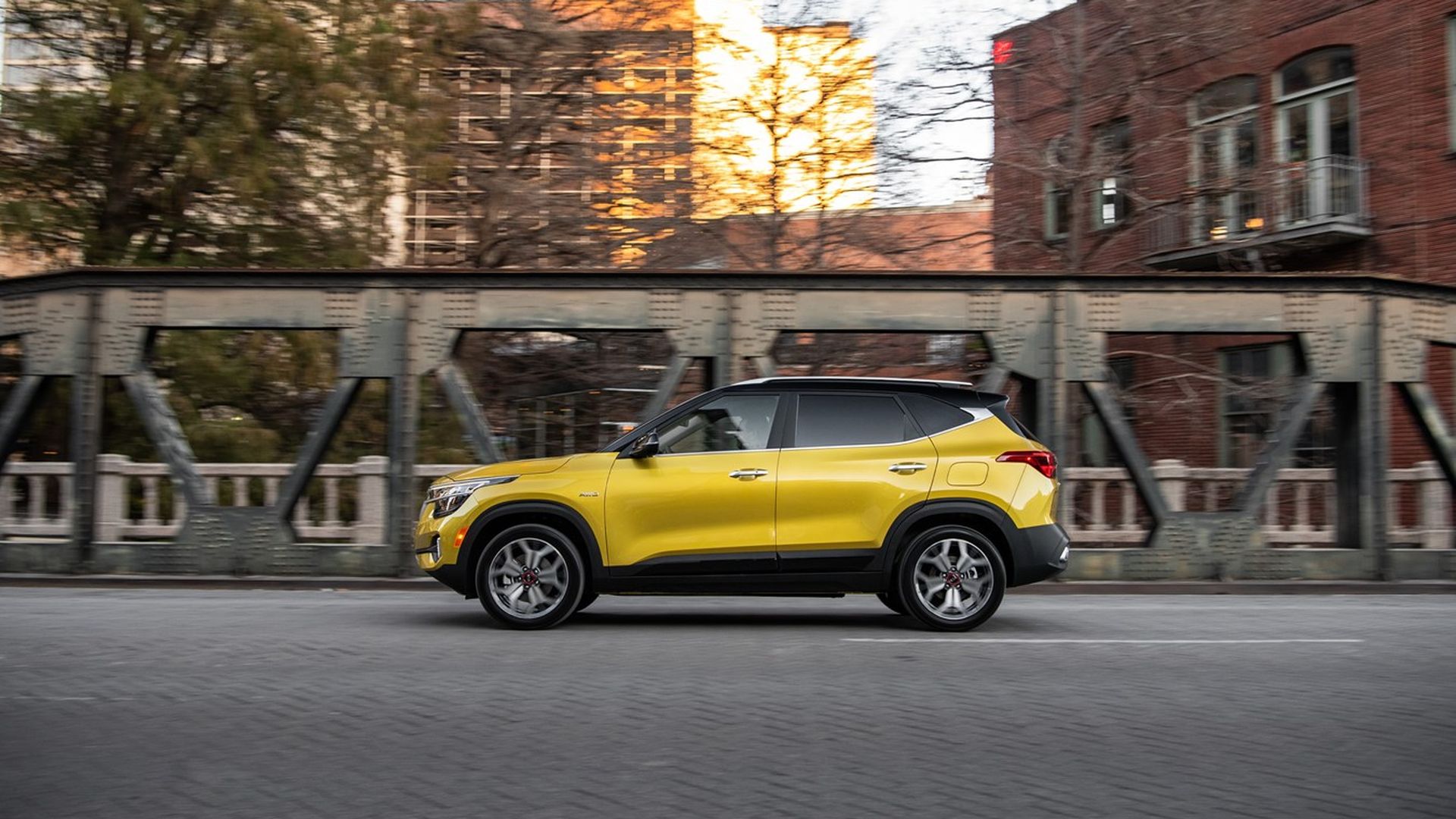 Image of yellow 2021 Kia Seltos compact SUV