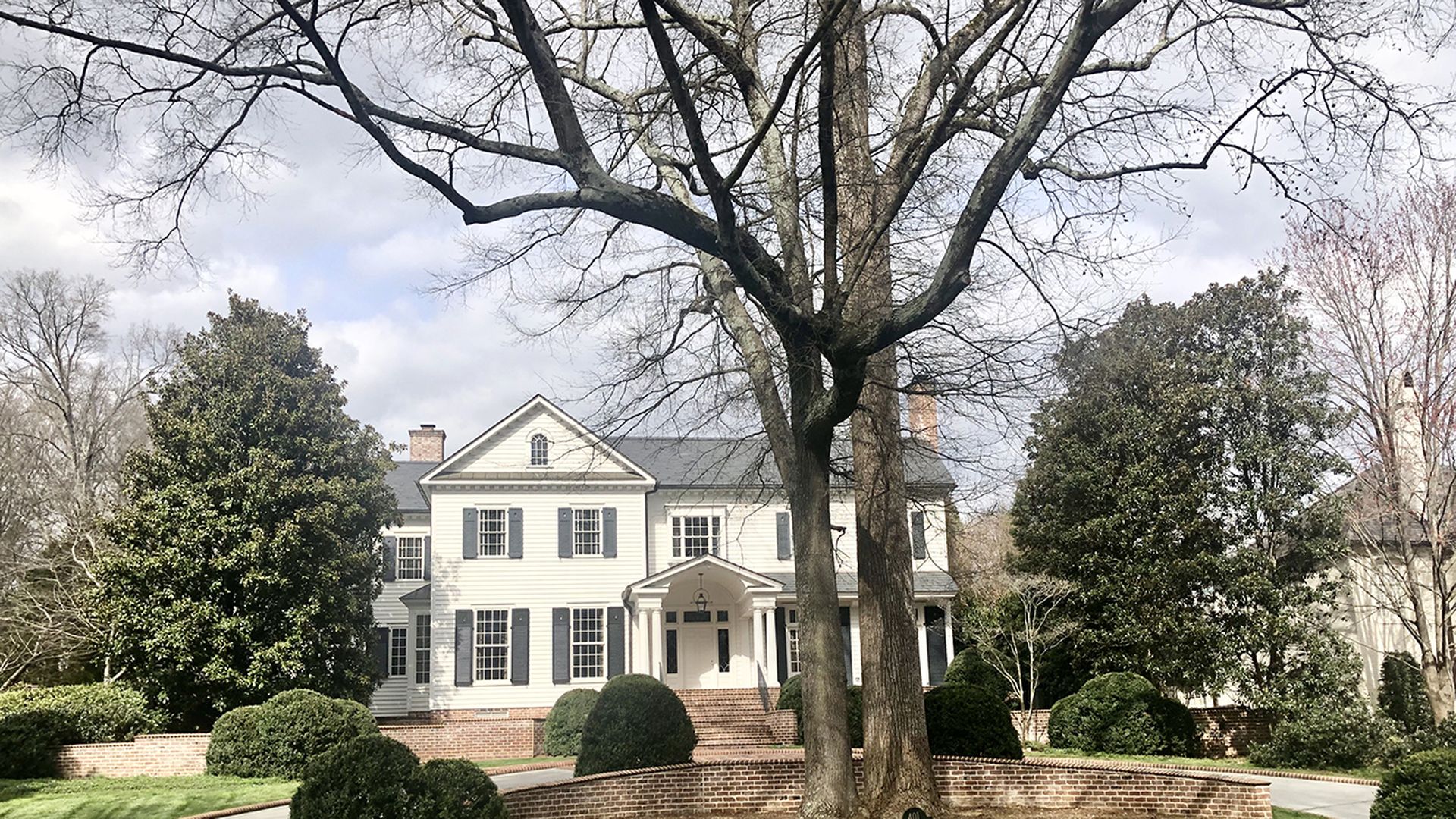 luxury listings header