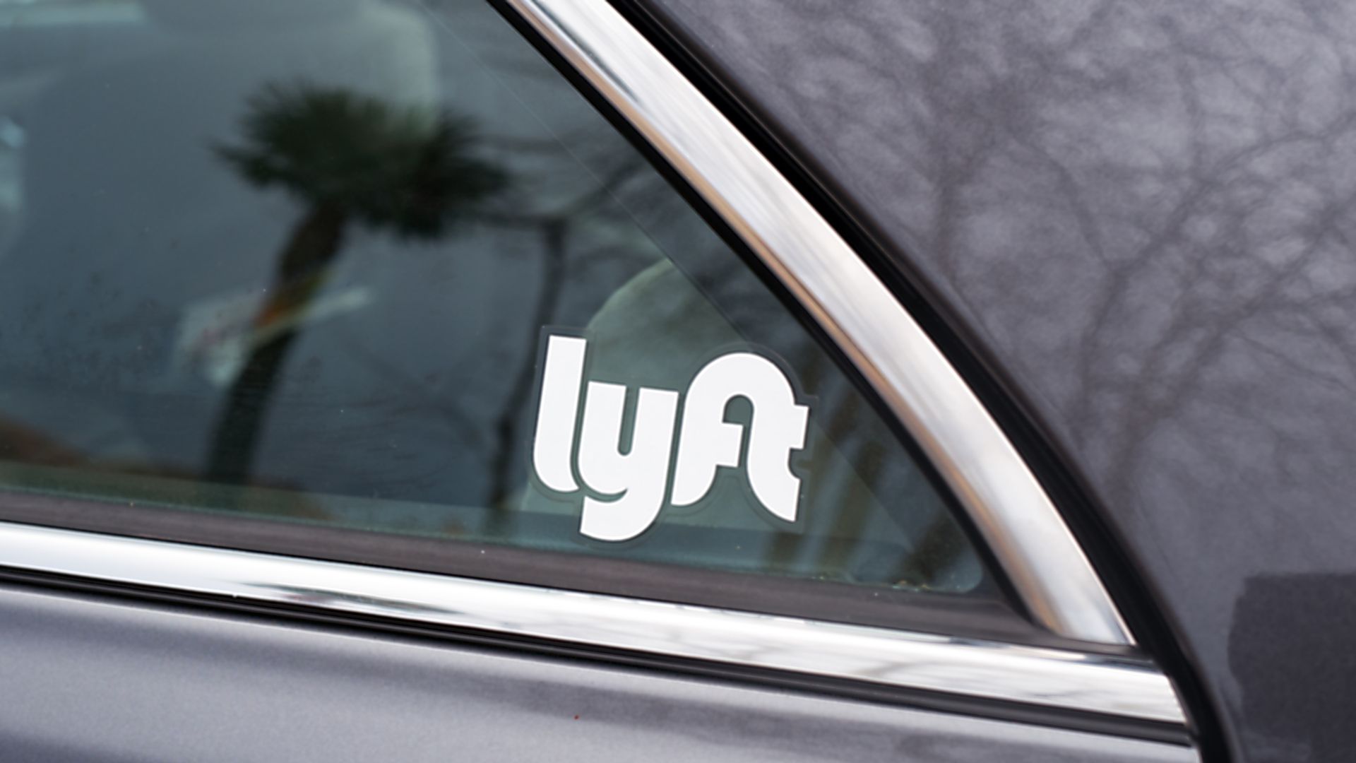 Lyft logo on a car