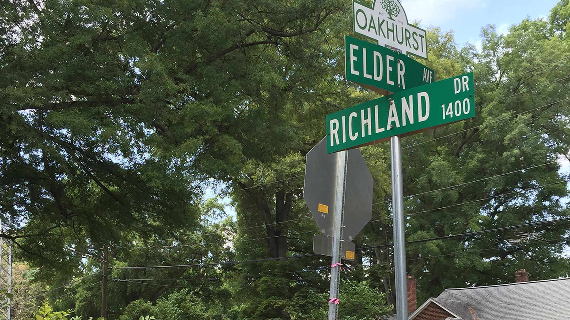 oakhurst-neighborhood-intersection