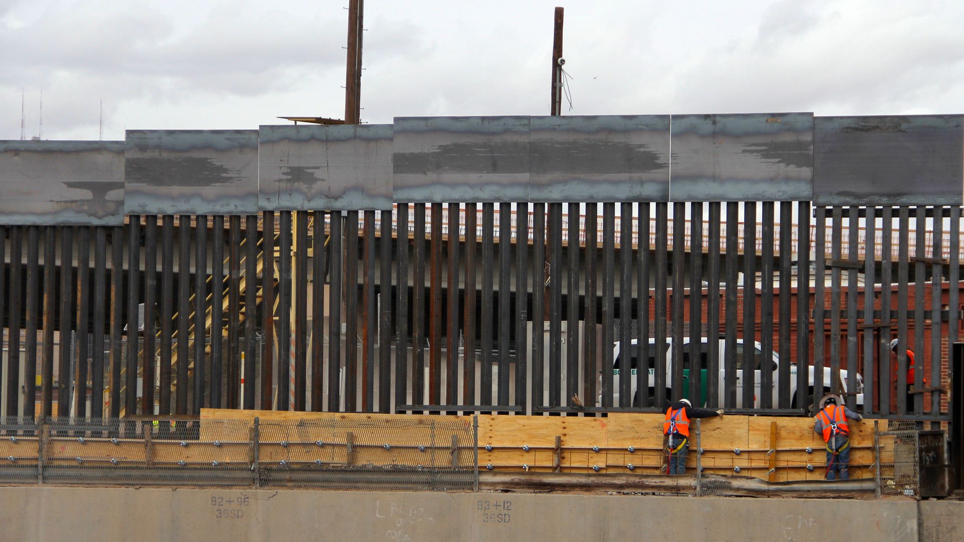 US workers build the border wall between El Paso, Texas, US and Ciudad Juarez, Mexico on February 5, 2019.