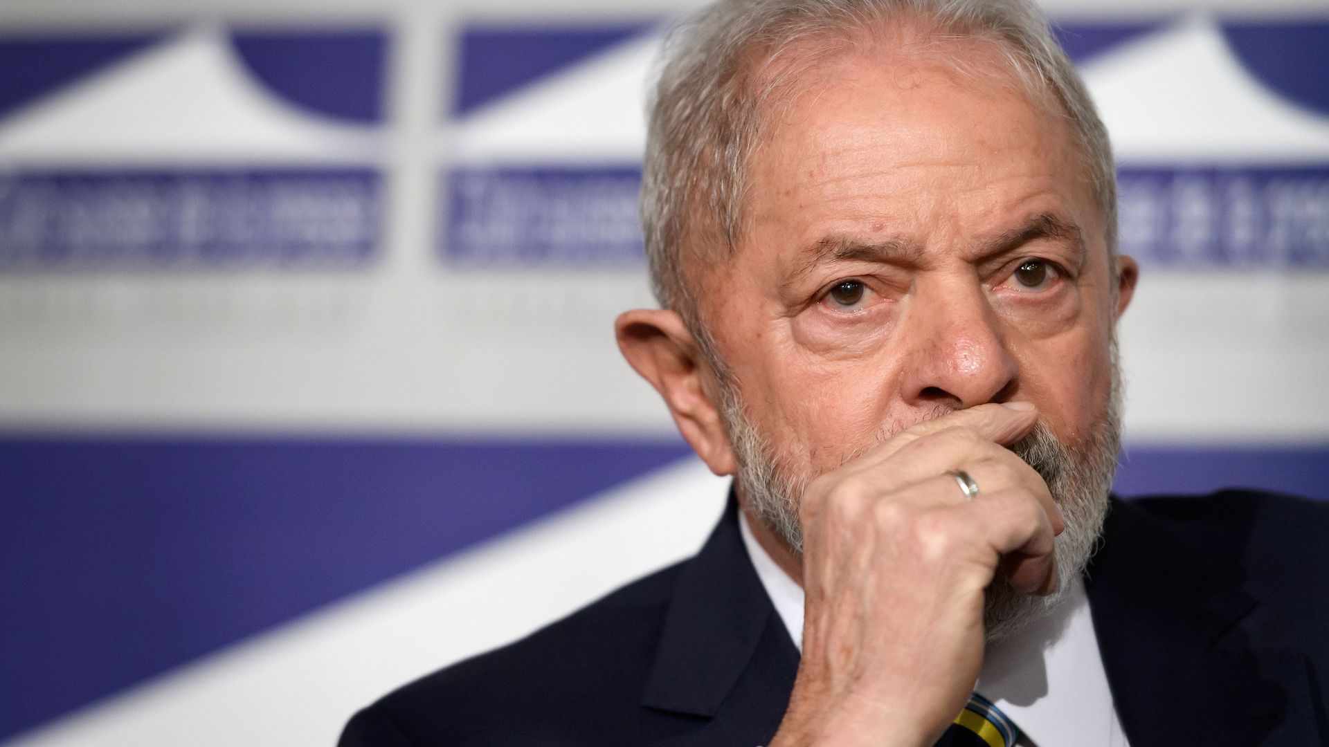 Photo of Luiz Inacio Lula da Silva with his hand covering his mouth