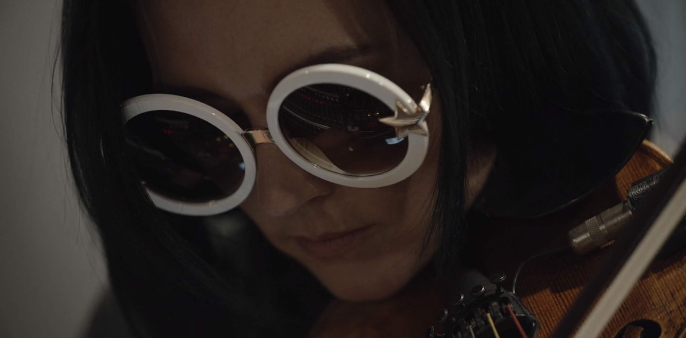 Shires with big sunglasses, playing a fiddle