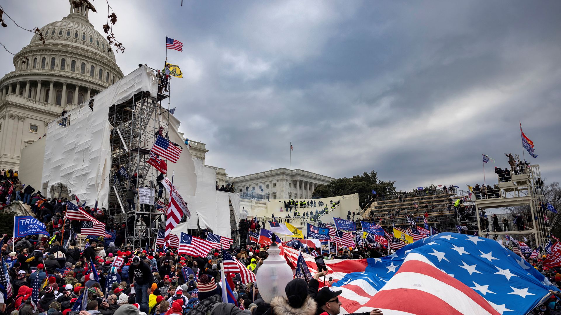 Picture of the Capitol surrounded by thousands of Trump supporters on Jan. 6