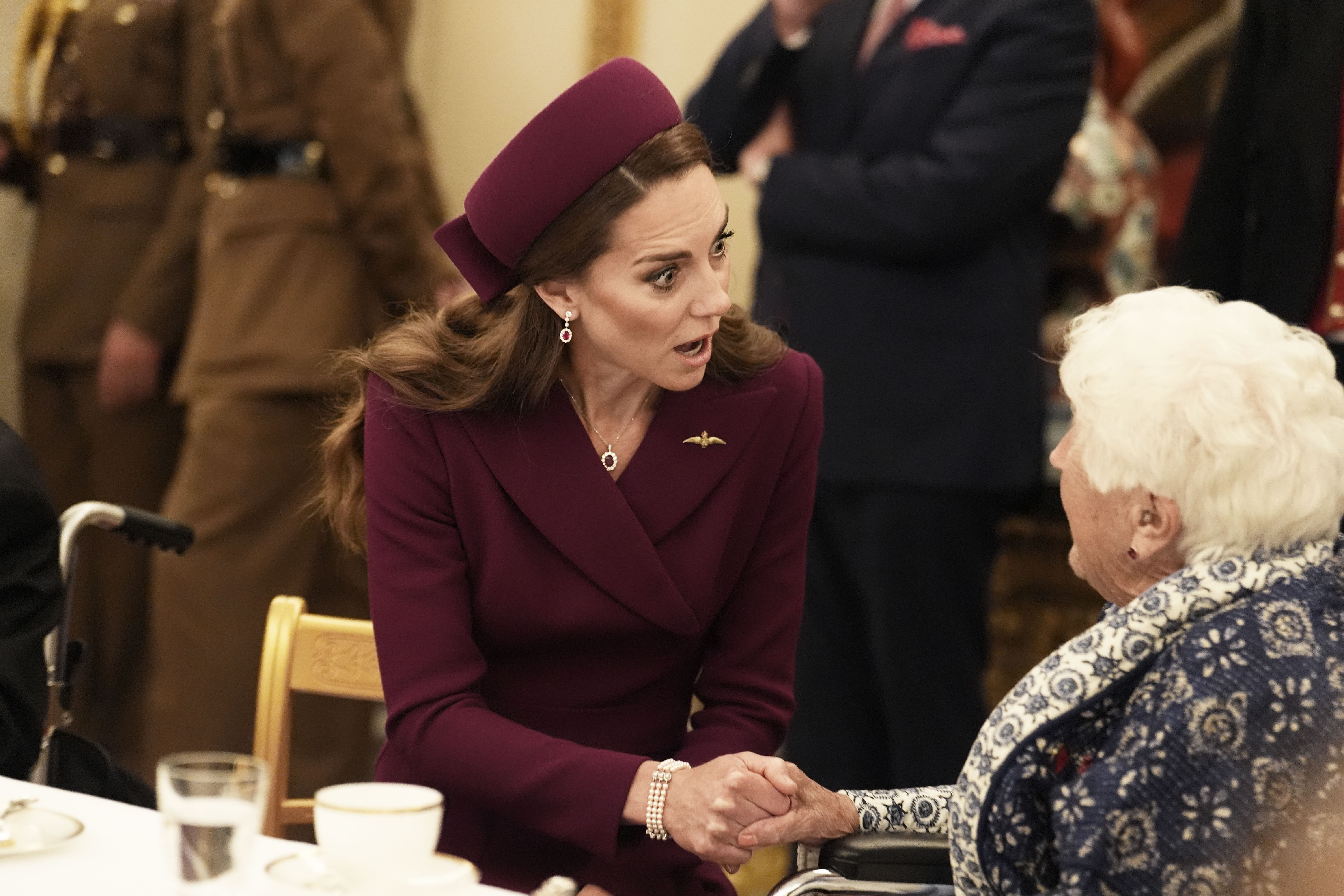  LONDON, ENGLAND - MAY 5: Catherine, Princess of Wales joins Second World War veterans at a tea party in Buckingham Palace following the military procession to mark the 80th anniversary of VE Day on May 5, 2025 in London, England. The King and Queen, joined by Members of the Royal Family, will take 