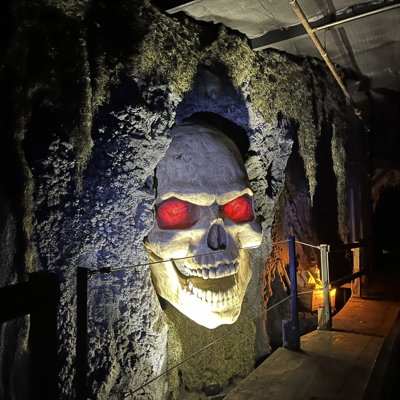 Adventureland's indoor wooden rollercoaster gets new look - Axios