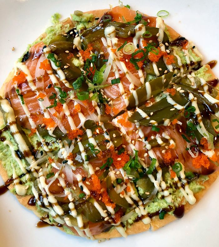 sushi-pizza-at-sushi-guru