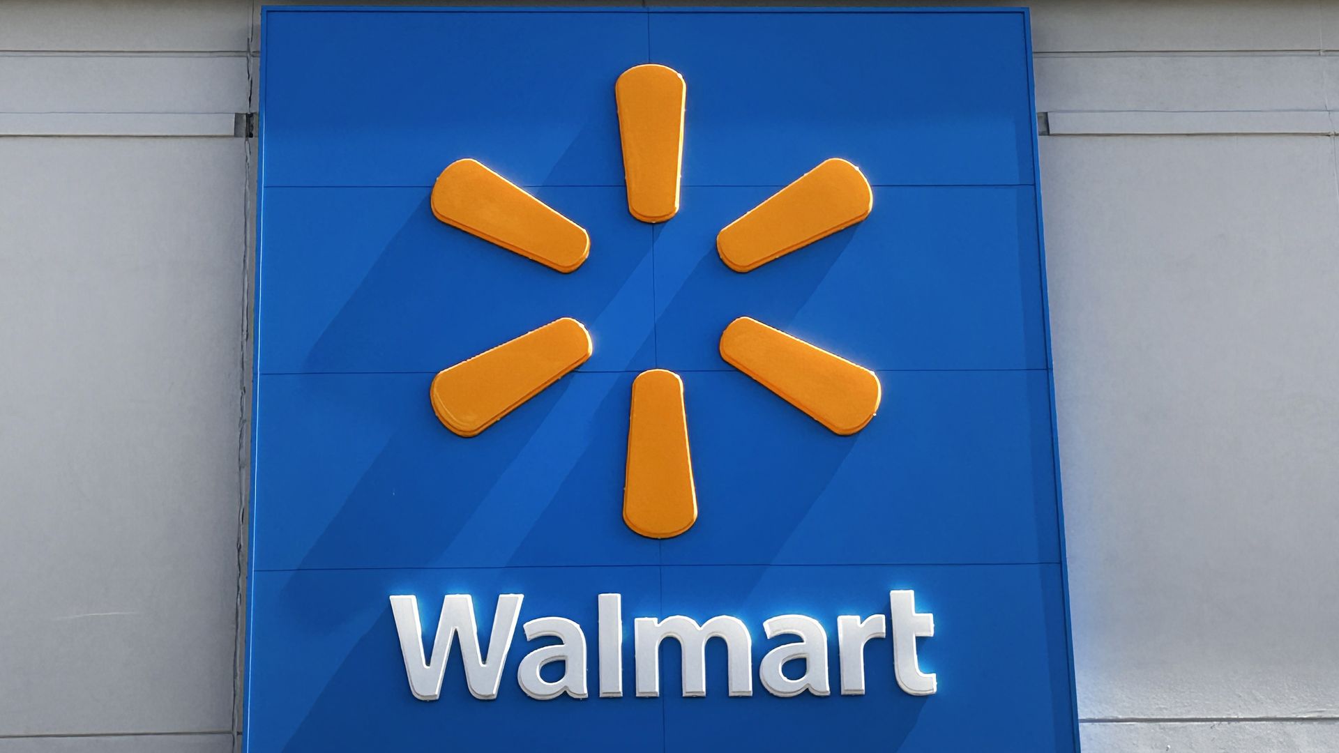 Walmart pay Hourly workers to get bonus after manager salary raise