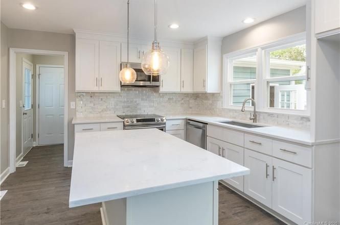 10949 Painted Tree Rd kitchen