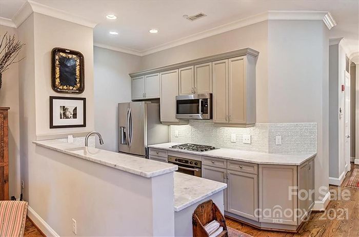 243 Queens Rd #243 kitchen