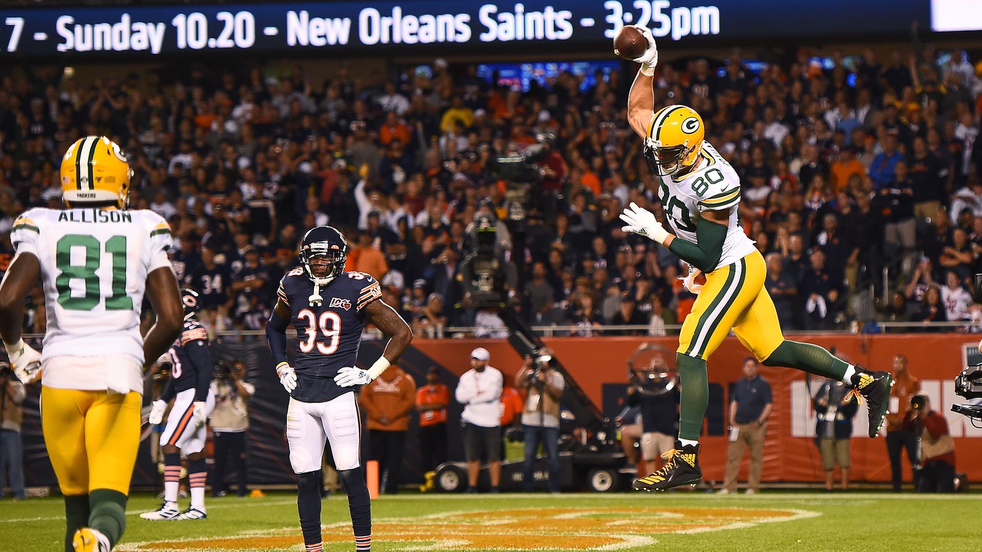 Jimmy Graham spikes the football