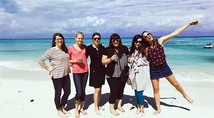 red-ventures-team-on-the-beach-in-cancun