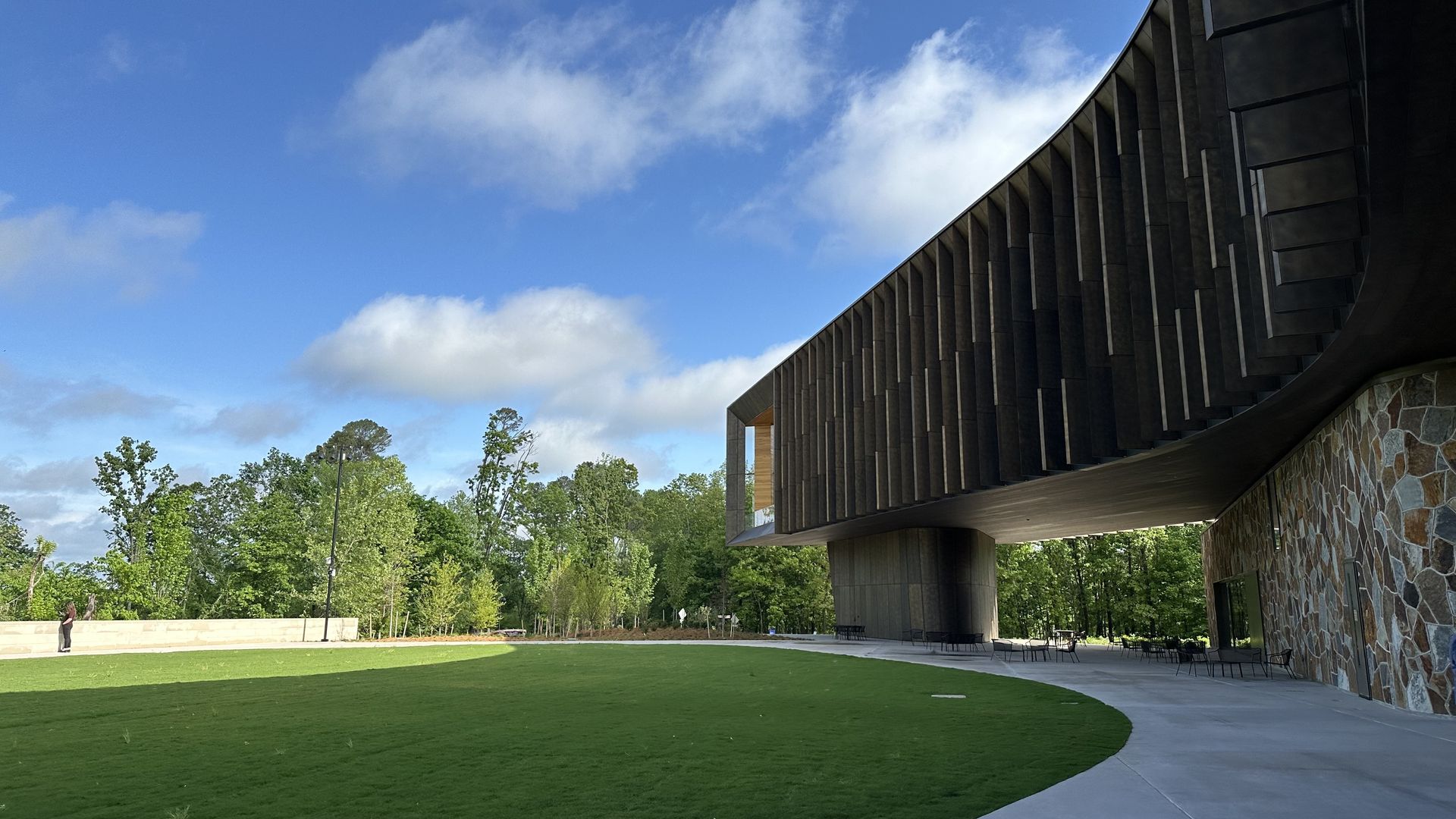 photo outside Heartland Whole Health Institute