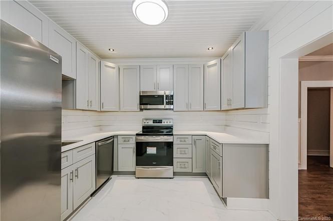 1616 Pegram St kitchen