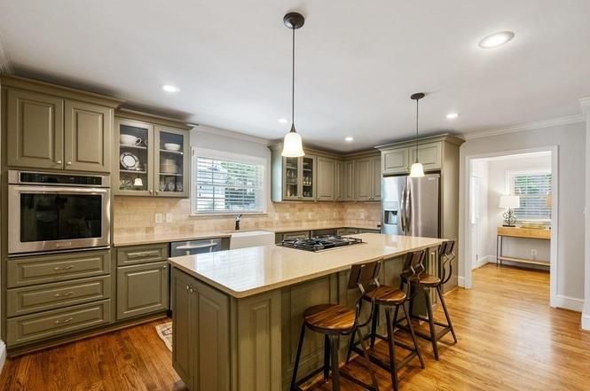 3239 Pinehurst Pl kitchen