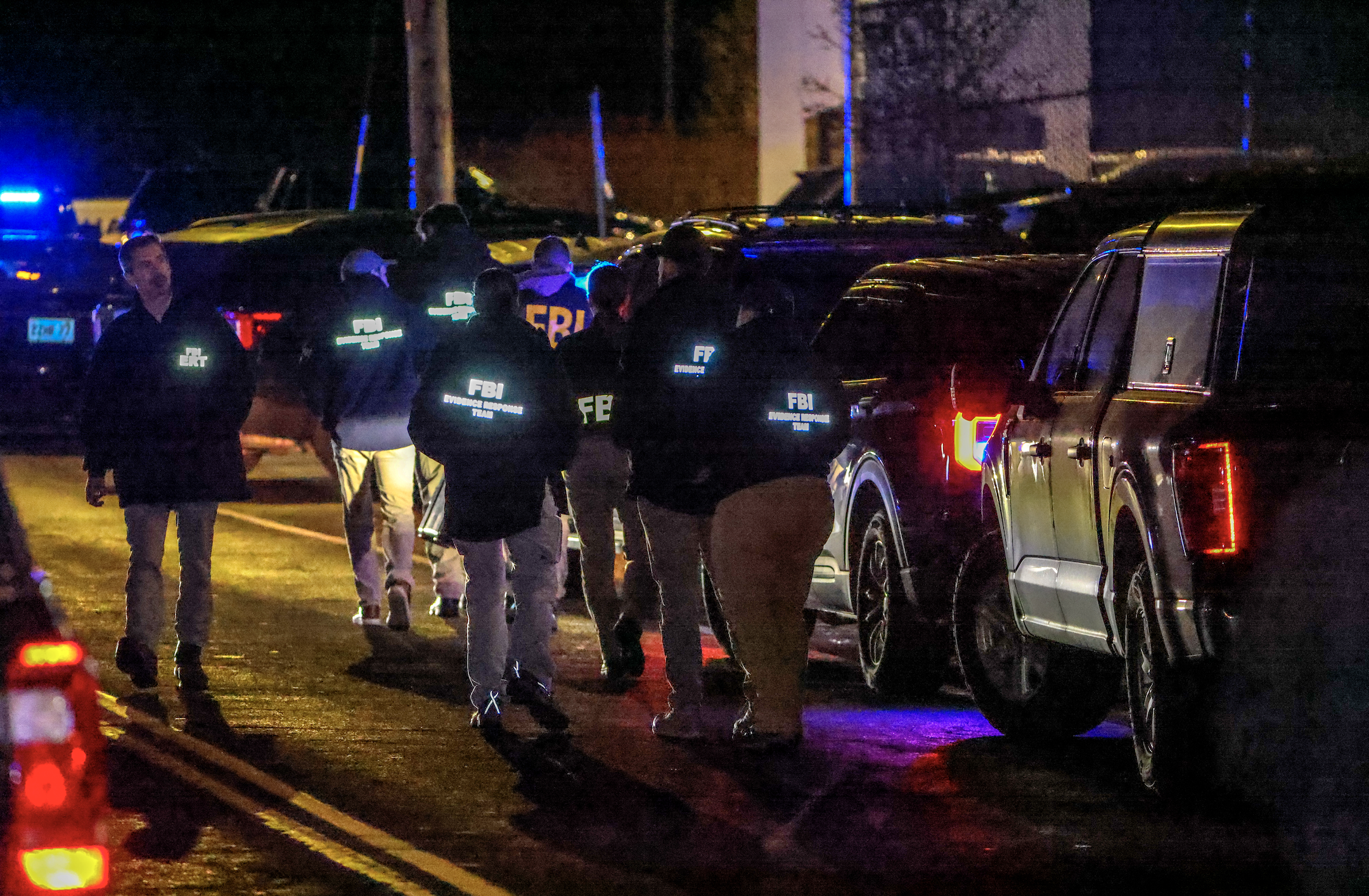 Brown University shooting suspect found dead, officials say - 
                    1. Resim