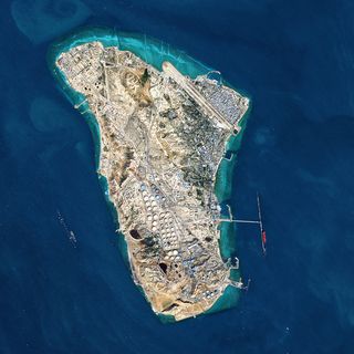 Trump mulls risky Kharg Island takeover to force Iran to open strait