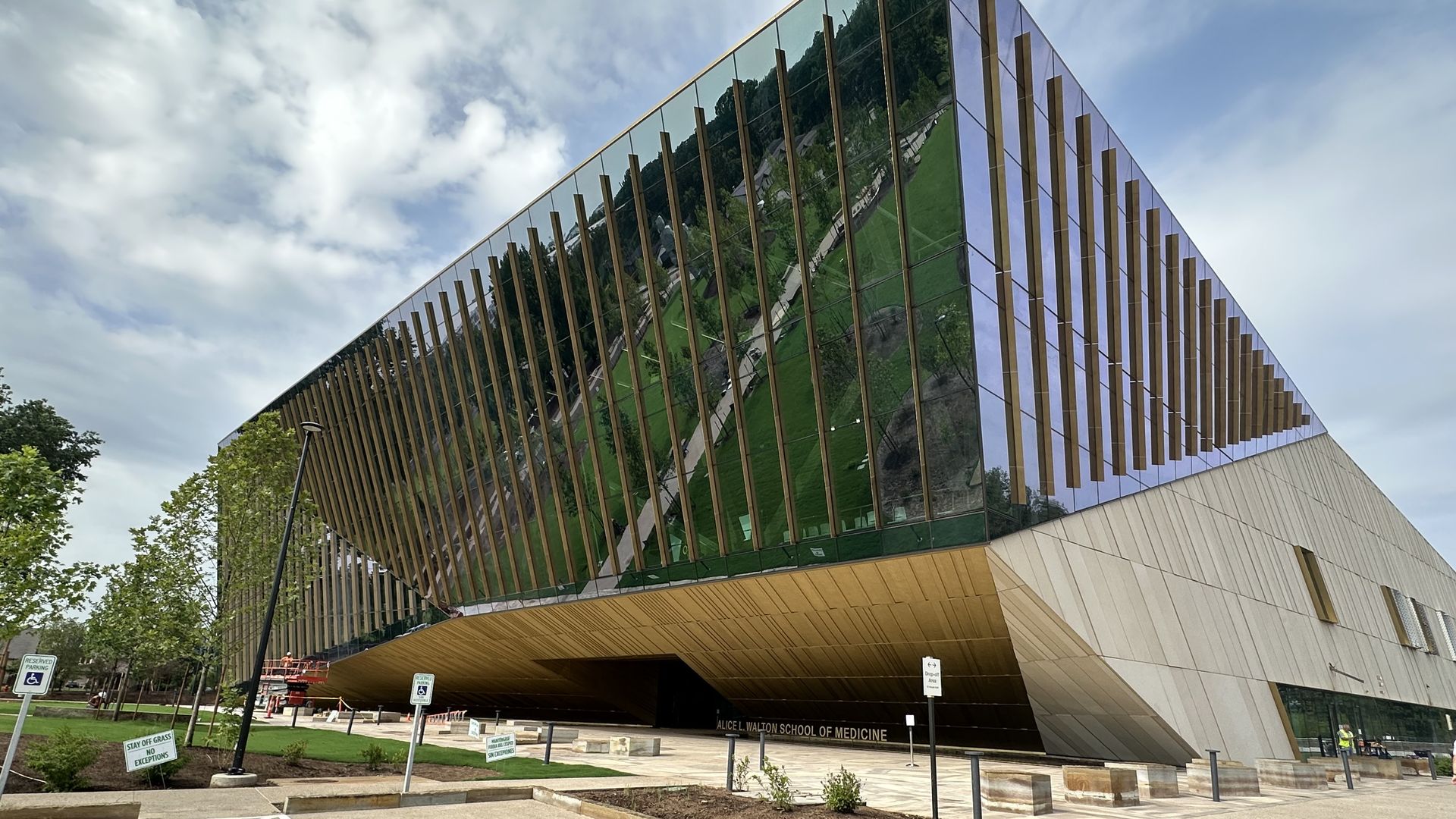 photo of medical school exterior