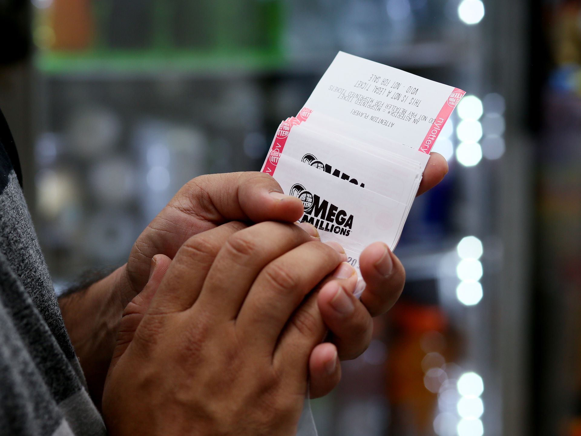 Mega Millions jackpot grows to $565 million after nobody matches 12/23/22  numbers