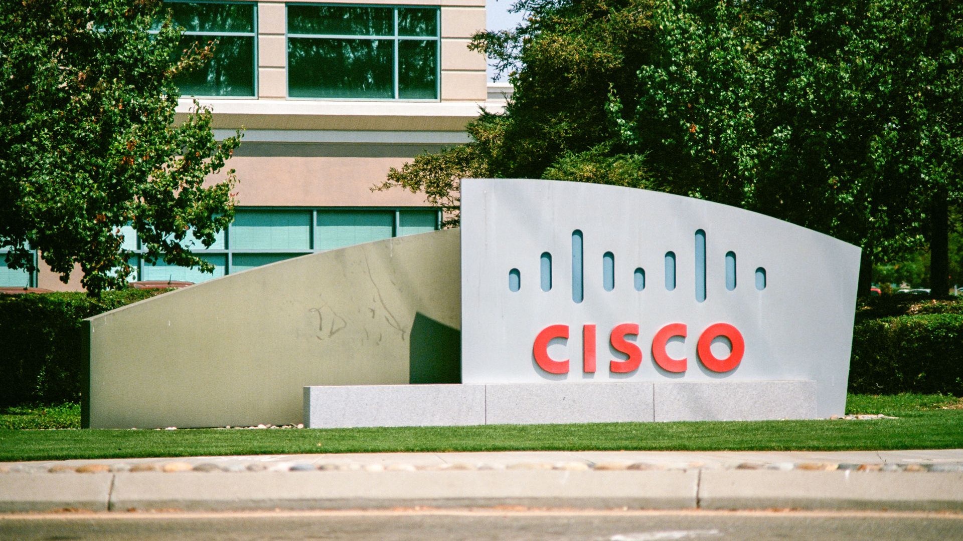 Cisco calls for U.S. privacy regulations
