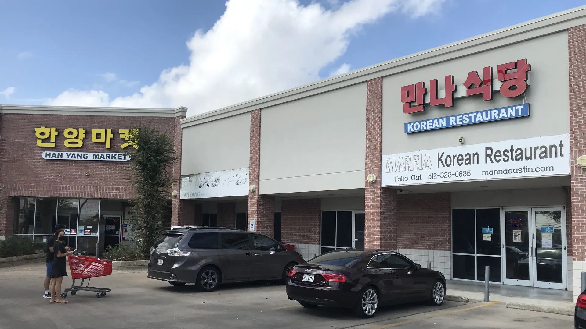 The exterior of a strip mall restaurant