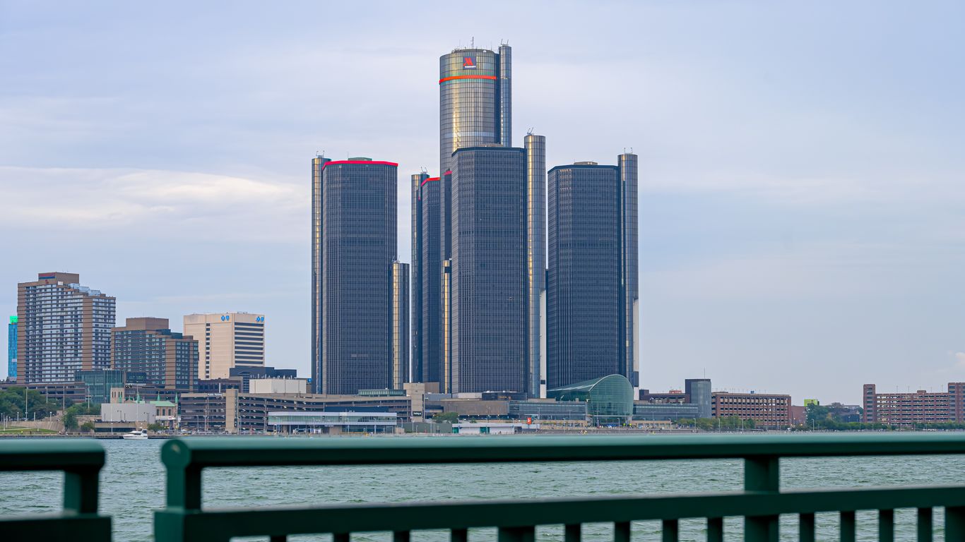 Dan Gilbert pledges $1B for RenCen overhaul