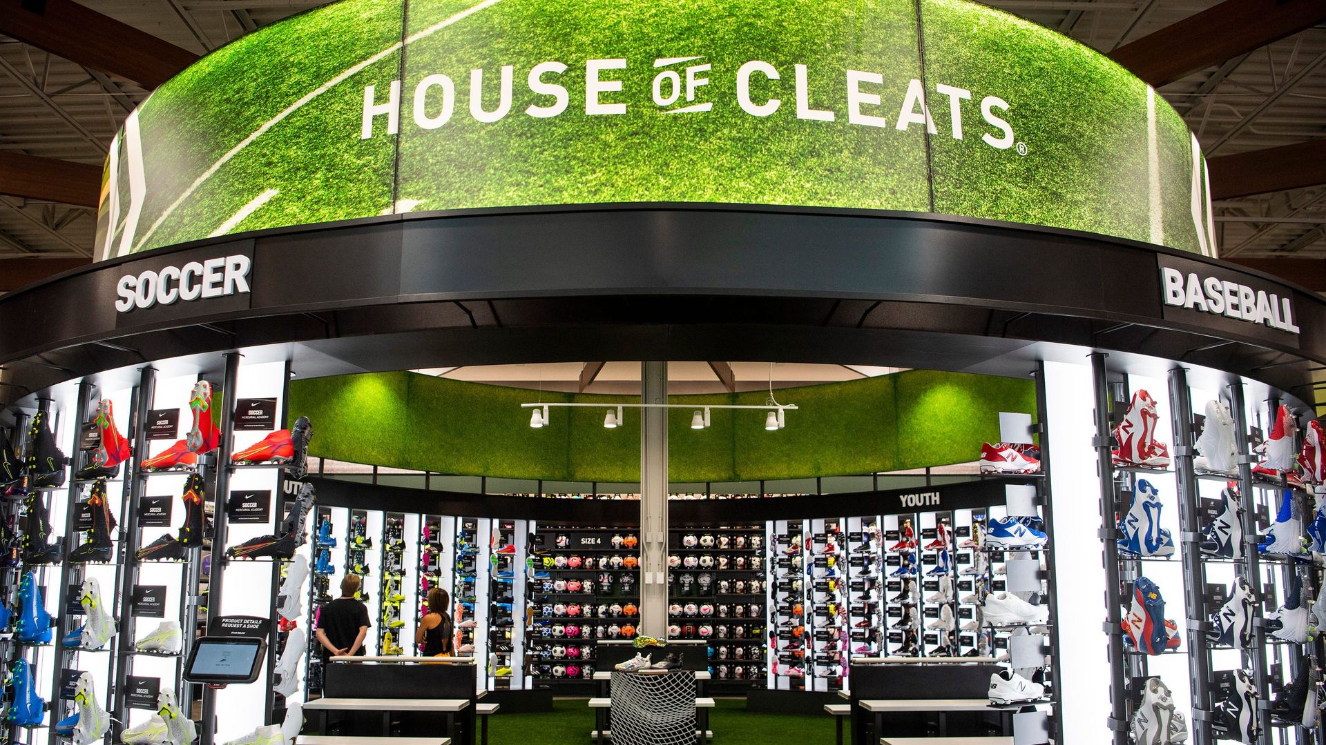 A Dick s Sporting Goods concept store at West Town Mall in Knoxville, Tenn. Photo: Brianna Paciorka/Knoxville News Sentinel via Reuters